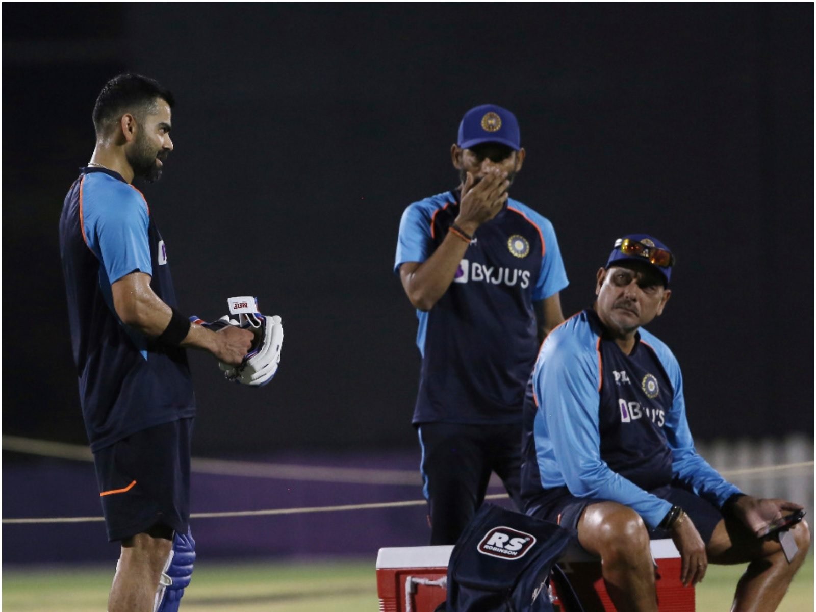 T20 World Cup 2021: न्यूजीलैंड से मिली हार के बाद विराट कोहली और रवि शास्त्री दोनों ने ही प्रेस का सामना नहीं किया. (PIC: AP)