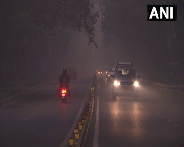  दिवाली के बाद से दिल्‍ली और आसपास के इलाकों की हवा की गुणवत्ता (Delhi Air Quality) लगातार 'खराब' बनी हुई है. इस वजह से सांस लेना मुश्किल है. शनिवार की सुबह दिल्‍ली के आनंद विहार में AQI 650, तो वजीरपुर में 533 दर्ज किया गया.