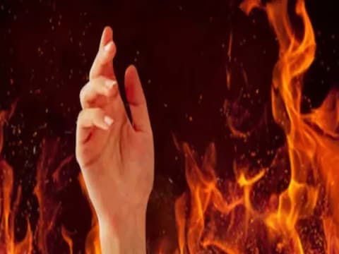 Jhansi: एक ही परिवार के तीन लोगों के मौत के बाद इलाके में सनसनी फैल गई (सांकेतिक फोटो)