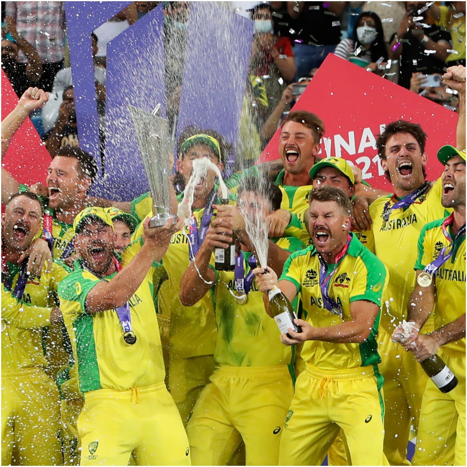  टी20 वर्ल्ड कप (T20 World Cup 2021) का मौजूदा सीजन खत्म हो चुका है. ऑस्ट्रेलिया (Australia) की टीम टूर्नामेंट की नई चैंपियन बनी. उसने फाइनल में न्यूजीलैंड को हराया. टूर्नामेंट में ऑस्ट्रेलिया के एक दर्जन खिलाड़ियों ने शानदार प्रदर्शन किया. इन पर आईपीएल 2022 (IPL 2022) के मेगा ऑक्शन पर करोड़ों रुपए की बोली लग सकती है. (AP)