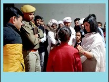 14 साल की बच्ची ने रुकवाई अपनी शादी, परिजनों ने बेटी को अपनाने से किया इनकार