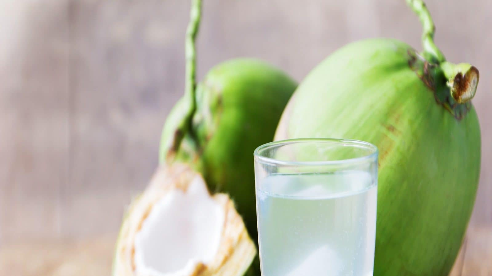 Side effects of drinking coconut water mt - Side Effects of Coconut Water: नारियल  पानी पीने से सिर्फ फायदे ही नहीं मिलते बल्कि ये नुकसान भी हो सकते हैं –  News18 हिंदी