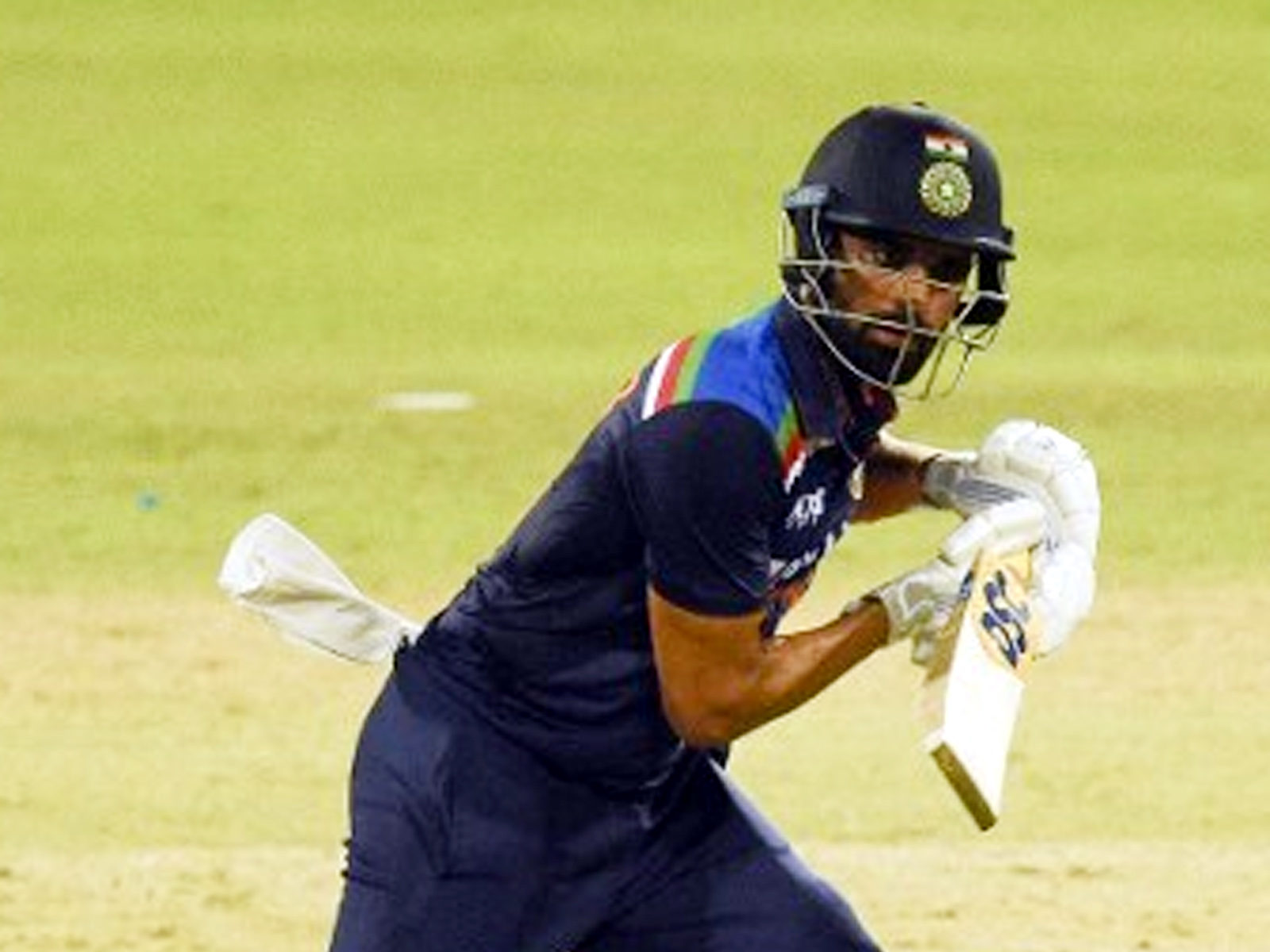 Ind vs Nz: दीपक चाहर ने तीसरे टी20 मुकाबले में नाबाद 21 रनों की ताबड़तोड़ पारी खेली. (AFP)