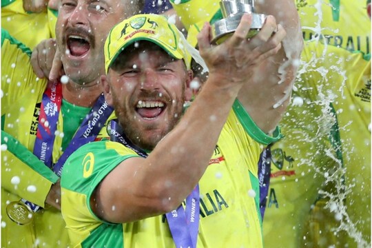 AUS vs NZ T20 World Cup Final: एरॉन फिंच (Aaron Finch) ने टी20 विश्व कप में अपने प्लेयर ऑफ द टूर्नामेंट का नाम बताया. (AP)