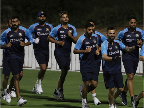 IND VS SA: बीसीसीआई ने टीम इंडिया के दक्षिण अफ्रीका दौरे को हरी झंडी दिखा दी है. लेकिन अभी टीम घोषित नहीं की है. इसे लेकर अब बड़ी जानकारी सामने आई है. (AP)