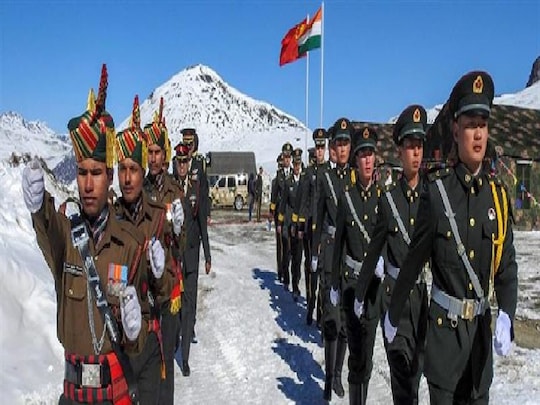  पिछले साल 15 जून को गलवान घाटी में भारत और चीन की सेनाओं के बीच हिंसक टकराव के बाद तनाव काफी बढ़ गया.  (AP)