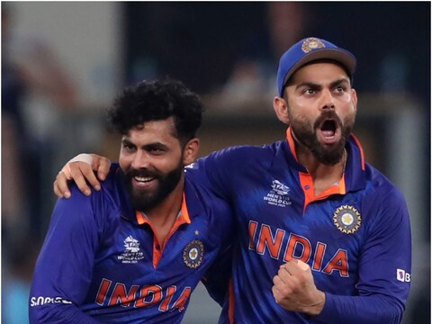  मोहम्मद शमी और रविंद्र जडेजा की अगुवाई में भारतीय गेंदबाजों ने शानदार प्रदर्शन करते हुए शुक्रवार को स्कॉटलैंड को 17 . 4 ओवर में 85 रन पर आउट कर दिया