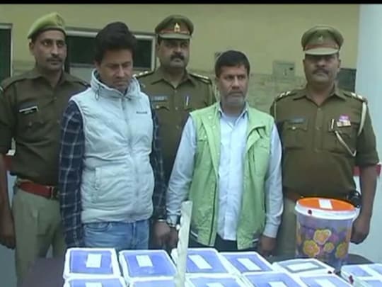 ऑपरेशन अवैध हथियार के तहत मेरठ के दौराला इलाके में एक पूर्व प्रधान के यहां असलहों की फैक्ट्री पर छापा मारा.