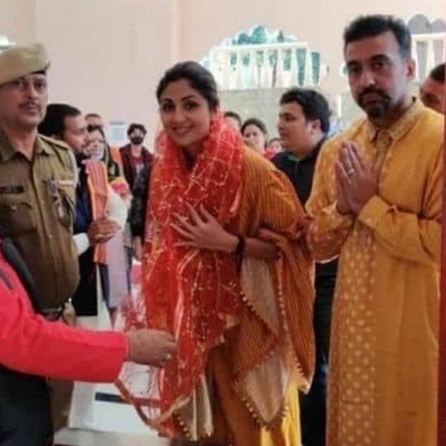शिल्पा शेट्टी अपने पति के साथ