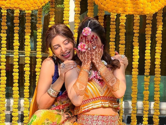 श्रद्धा आर्या की हल्दी की तस्वीरें उनकी बेस्ट फ्रेंड ने शेयर की हैं. (फोटो साभार: nehaadhvikmahajan/instagram)
