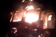 देर रात अचानक से धू-धू कर जल उठा ट्रक, कुछ ही मिनट में हो गया खाक, देखें VIDEO