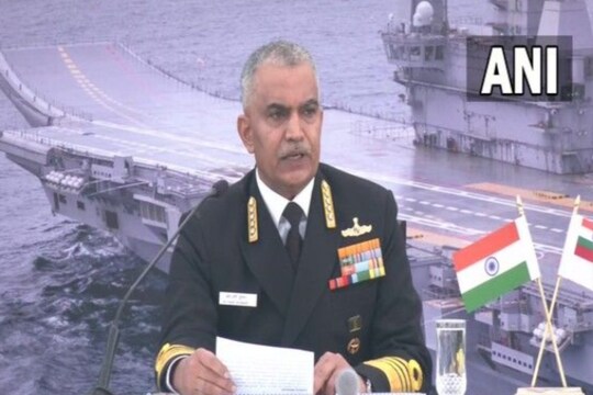 एडमिरल कुमार ने मंगलवार को ही नौसेना प्रमुख का पद संभाला है. उन्होंने एडमिरल करमबीर सिंह की जगह ली. (फोटो: ANI)