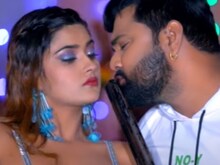 Akanksha Dubey के Bhojpuri आइटम नंबर ने हिलाया इंटरनेट, आपने देखा वीडियो?