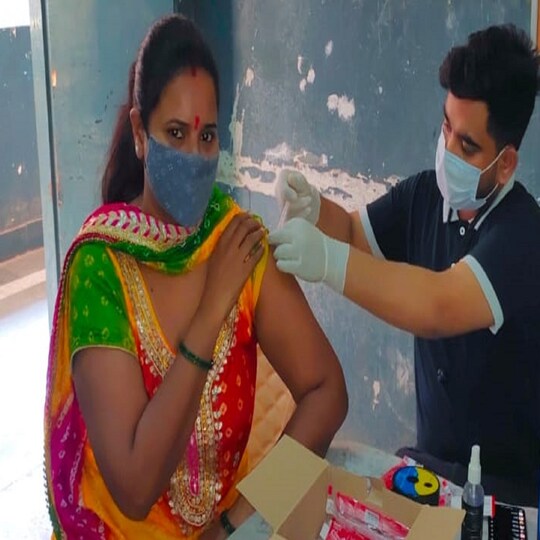 Corona Guideline. सरकार ने कोरोना की तीसरी लहर से बचने के लिए सख्ती बरतने का संदेश दिया है.