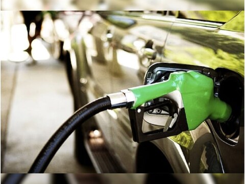   दिल्ली में आज रविवार को पेट्रोल 95.41 रुपये प्रति लीटर और डीजल 86.67 रुपये प्रति लीटर पर ही स्थिर है.