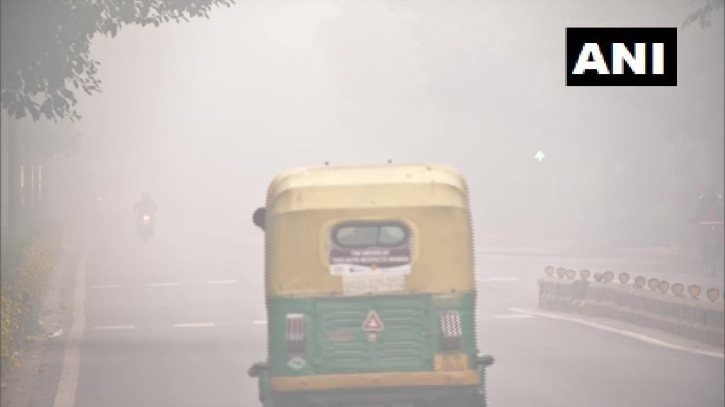  दिल्‍ली-एनसीआर में वायु प्रदूषण को लेकर सुप्रीम कोर्ट सख्‍त रुख अपना रहा है. सुप्रीम कोर्ट ने साफतौर पर कहा था है कि वायु प्रदूषण का केस बंद नहीं होगा और उसकी ओर से अंतिम आदेश दिए जाएंगे. वहीं, सुप्रीम कोर्ट ने केंद्र सरकार समेत दिल्ली सरकार, हरियाणा सरकार और पंजाब सरकार को प्रदूषण को कम करने के लिए उचित कदम उठाने के भी निर्देश दिए हैं.