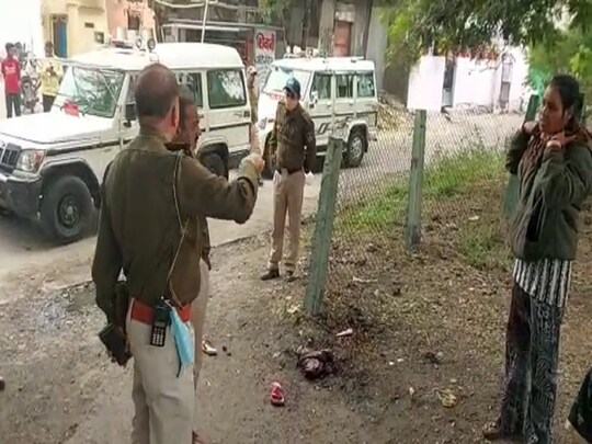 INDORE. मौका-ए-वारदात पर दिल दहलाने वाला मंजर था. घायल अमन अपनी जान बचाने के लिए उसी हालत में दौड़ा. 