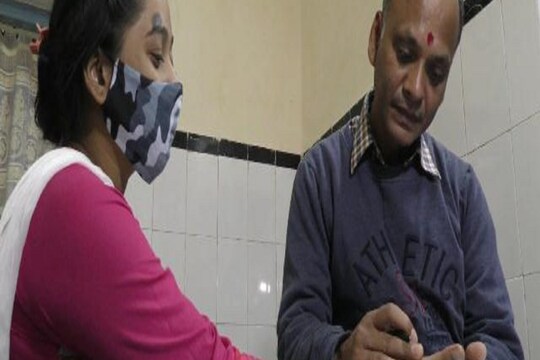 दरभंगा में देश का पहला ज्योतिष चिकित्सा केंद्र खुला है। इलाज के लिए देश के अलग-अलग हिस्सों से लोग संपर्क कर रहे हैं। जानकारी के मुताबिक यहां दवा के बदले मरीज को मंत्र-जाप के साथ उपासना और आराधना के सलाह दी जाती है तथा ग्रह-नक्षत्र को रत्न धारण करवा कर मरीजों का उपचार शुरू किया जाता है। 