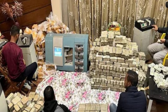 Piyush Jain Income tax raid continues for 100 hours know how much cash gold  and silver recovered - पीयूष जैन के घर कब खत्‍म होगी रेड, करोड़ों रुपये और  सोने चांदी के