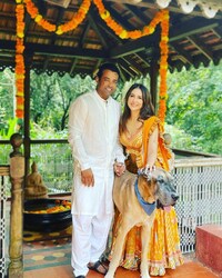  किम का नाम क्रिकेटर युवराज सिंह के साथ भी जुड़ा था, हालांकि, 4 साल के अफेयर के बाद दोनों 2007 में अलग हो गए थे. (Instagram/kimsharmaofficial)