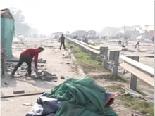 किसानों की वापसी: कुछ ऐसा दिख रहा है टिकरी-सिंघु और गाजीपुर बॉर्डर का नजारा