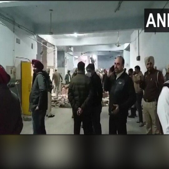 कोर्ट परिसर में हुए धमाके में एक व्यक्ति की मौत हुई और 5 लोग घायल हो गए थे. (फोटो: ANI)
