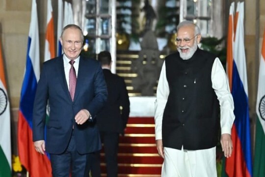 प्रधानमंत्री नरेंद्र मोदी ने रूस के राष्ट्रपति व्लादिमीर पुतिन से नई दिल्ली में मुलाकात की. (Photo-Twitter/MEAIndia)
