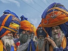 Kisan Andolan: सिंघु बॉर्डर से 40 निहंगों का जत्था गुरुदासपुर के लिए रवाना