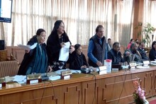 शिमला: MC की साल की अंतिम बैठक में हंगामा, भाजपाईयों से भिड़े कांग्रेस पार्षद