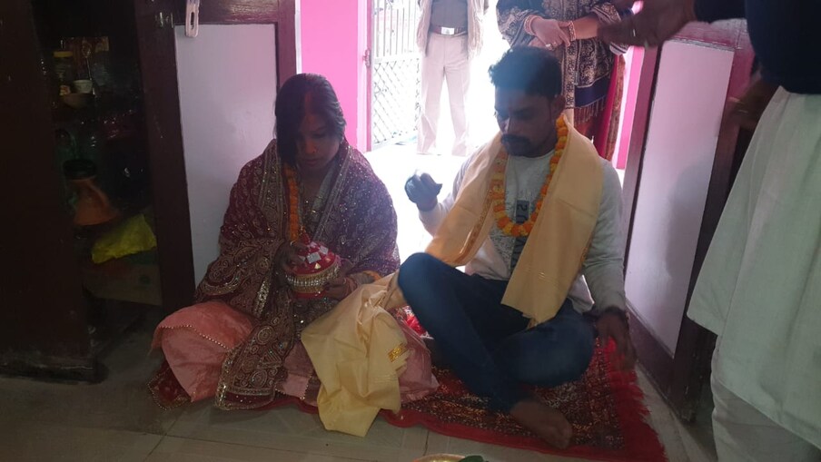  मिली जानकारी के अनुसार गया जिला निवासी और सीवान के जीबी नगर थाने में पोस्टेड SI राहुल भारती गया जिले के कोच थाने के शंकर बिगहा गोराहन निवासी जितेंद्र सिंह की पुत्री तब्बू के साथ कई सालों से प्यार का मामला चल रहा था.