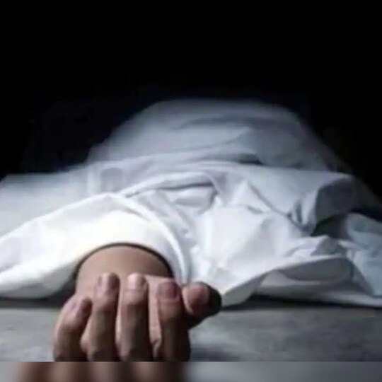 पश्चिमी दिल्ली के ख्याला इलाके में 50 वर्षीय महिला ने नाले में कूदकर आत्महत्या कर ली.