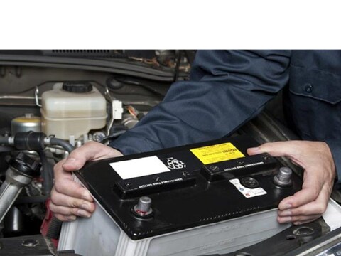 सर्दियों में कार की बैटरी अक्सर बंद पड़ जाती है. (फाइल फोटो)