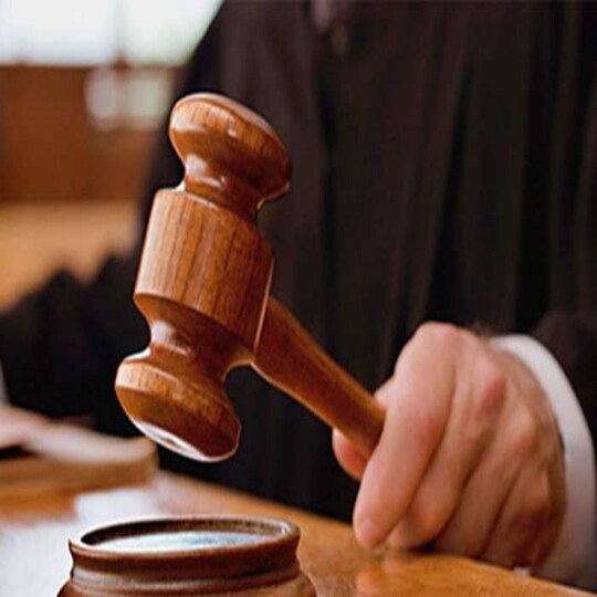 सरकारी वकील ने बताया कि आरोप था कि रोयाराम मुंडा ने अपने चाचा मंगला की हत्या कराने के लिए अन्य तीन आरोपियों को 10 लाख रूपये की सुपारी दी थी, राशि का भुगतान हत्या के बाद किया जाना था (प्रतीकात्मक तस्वीर)