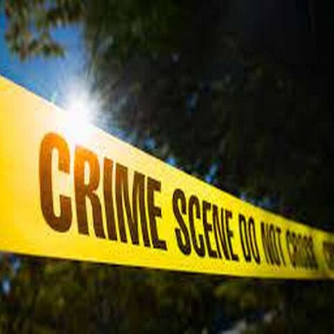 एक ही कमरे में मिली पति-पत्नी और बेटे की लाश, मुंह से निकल रहा था झाग एक ही कमरे में मिली पति-पत्नी और बेटे की लाश, मुंह से निकल रहा था झाग