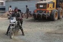 गढ़वा में अपराधियों की धमकी के बीच संगीन के साये में बन रही सड़क, पुलिस दे रही सुरक्षा