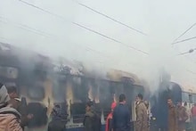 VIDEO: गया जंक्‍शन पर धू-धू कर जल उठी कोरोना आइसोलेशन वार्ड बनी ट्रेन की बोगी