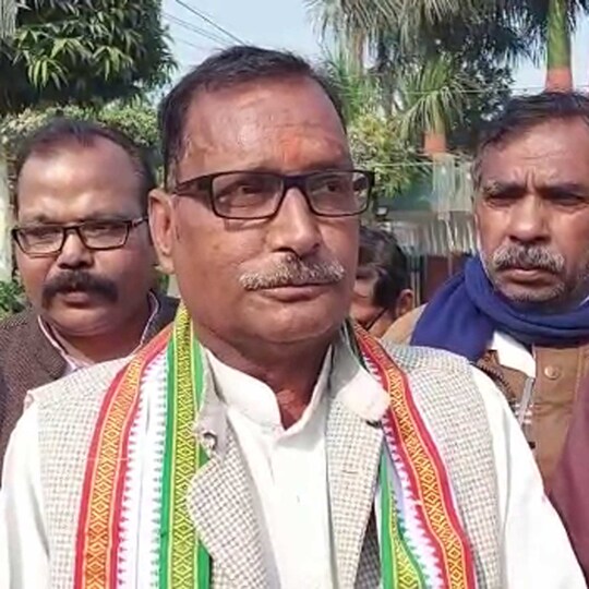 हरदोई के एक कांग्रेसी नेता ने कांग्रेस की कार्यकारी अध्यक्ष सोनिया गांधी को पत्र भेजकर पति पत्नी और पौत्रों की इच्छा मृत्यु राजस्थान के मुख्यमंत्री से दिलाने की मांग करते हुए कहा है कि उसके पुत्र और पुत्रवधू को फर्जी मुकदमे फंसा कर जेल में डाल दिया गया है.