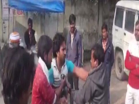 हरदोई जिला महिला अस्पताल के गेट पर जमकर मारपीट का वीडियो वायरल