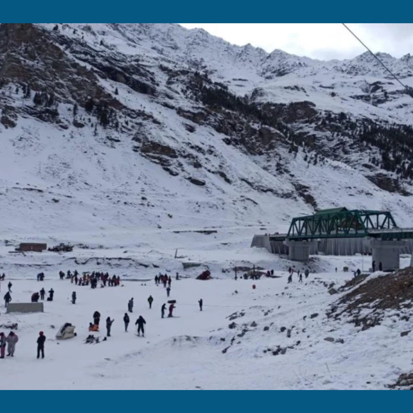 शिमला के कुफरी में Snowfall, मनाली में भी बर्फबारी के आसार, बंद करनी