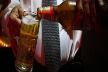 बिहार में शराबबंदी: 1 साल में 45 लाख लीटर जब्ती, 66 हजार से अधिक FIR, जानें दिलचस्प आंकड़े