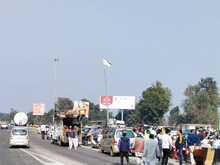 राकेश टिकैत के साथ थे अखिलेश-जयंत के पोस्टर, बवाल के बाद हटाए