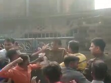 Kanpur: हत्या के संदिग्ध के साथ Mob lynching की कोशिश, पुलिस पर भी किया हमला