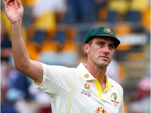 Australia vs England: पैट कमिंस एशेज सीरीज के दूसरे टेस्ट मैच से बाहर हो गए थे. फोटो (AP)