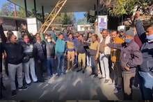 Dehradun News: कर्मचारी हड़ताल से हंगामा, सचिवालय में भारी फोर्स तैनात, सरकार के खिलाफ नारेबाजी