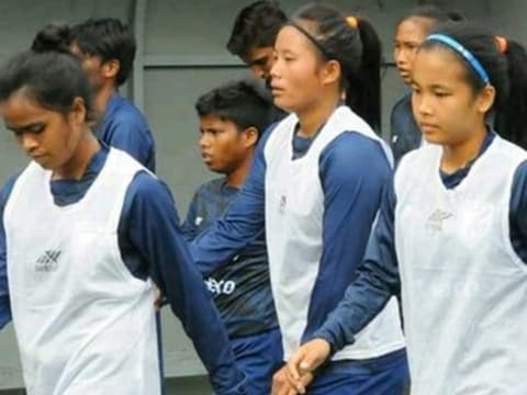 भारतीय अंडर-19 महिला फुटबॉल टीम को सैफ चैंपियनशिप में बांग्लादेश ने 1-0 से हरा दिया. (Twitter)