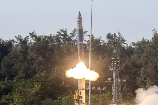 India successfully testfired the pralay surface to surface ballistic missile  says drdo - भारत ने ओडिशा तट से &#39;प्रलय&#39; मिसाइल का किया सफल परीक्षण – News18  हिंदी