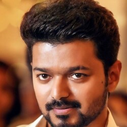  थालापति विजय (Thalapathy Vijay) कॉलीवुड के बैंकेबल अभिनेताओं में से एक हैं. पहले अभिनेता को आमतौर पर एक फिल्म के लिए 18 से 20 करोड़ रुपए दिए जाते थे लेकिन अब उनकी फीस बढ़ गई है. जानकारी के मुताबिक, मास्टर के बाद से थालापति की फीस में इजाफा हुआ है. इस फिल्म में उन्हें 80 करोड़ रुपए का चेक मिला था. अब बताया जा रहा है कि उन्हें आगामी फिल्म 'Thalapathy 65' के लिए 100 करोड़़ से भी अधिक का मेहनतनामा दिया जा रहा है. अभिनेता ने मास्टर के अलावा 'वेल्लायुधम', 'नानबन', 'थुप्पक्की', 'जिला', 'कथी' जैसी बॉक्स ऑफिस हिट फिल्में दी हैं.