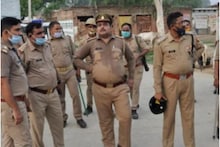 शाहजहांपुर: पत्नी की लाश के साथ 24 घंटे से कमरे में बंद था शख्स, पुलिस ने दरवाज़ा तोड़कर निकाला बाहर