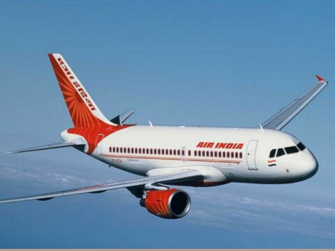 भारत सरकार गुरुवार को एयर इंडिया को टाटा समूह को सौंप सकती है. 