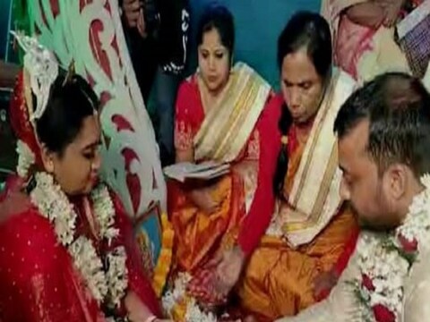 बंगाल में एक परिवार ने विवाह के दौरान नहीं किया कन्यादान, महिला पंडित ने कराई शादी (Image- News18)